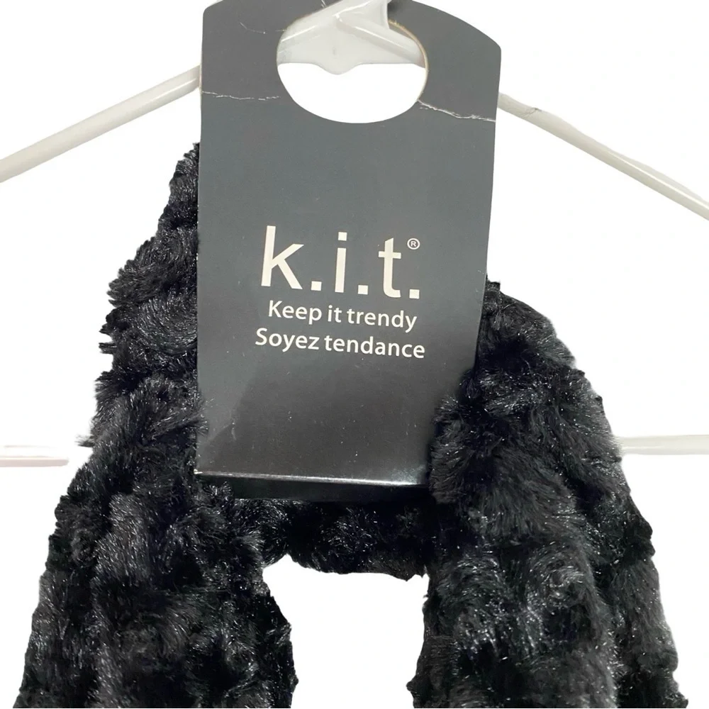 KIT Infinity Scarf Black Plush Soft Fuzzy Womens Unisex New NWT